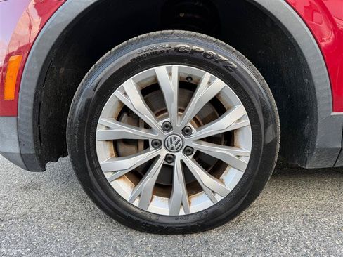 Used 2018 Volkswagen Tiguan SE AWD/4WD image 10