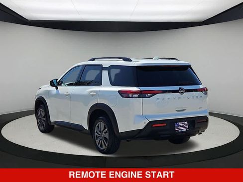 Used 2024 Nissan Pathfinder SV FWD image 4