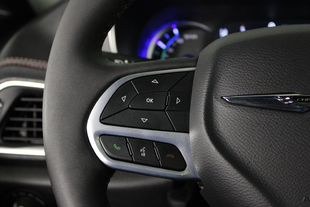 Used 2025 Chrysler Pacifica Pinnacle FWD image 27