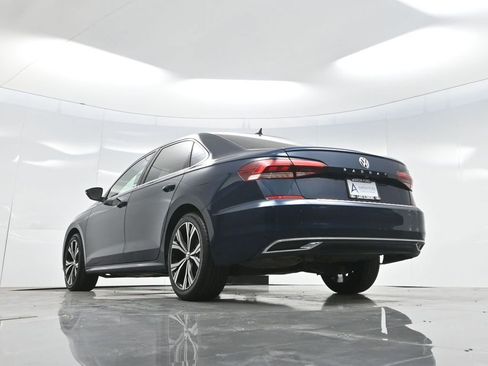 Used 2022 Volkswagen Passat 2.0T SE FWD image 52
