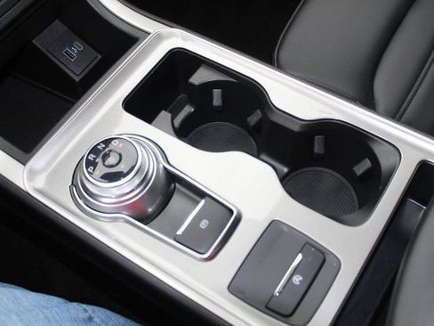 Used 2024 Ford Edge SEL image 41