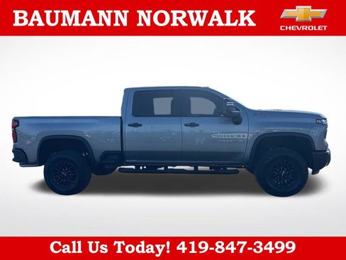 Used 2025 Chevrolet Silverado 2500 ZR2 w/ Technology Package AWD/4WD image 8