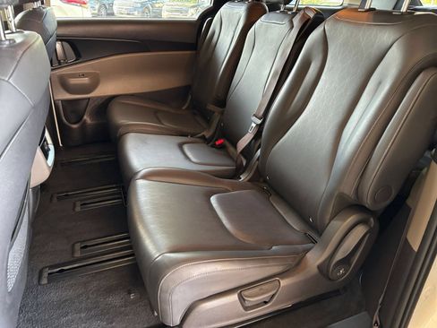 Used 2026 Kia Carnival FWD image 23