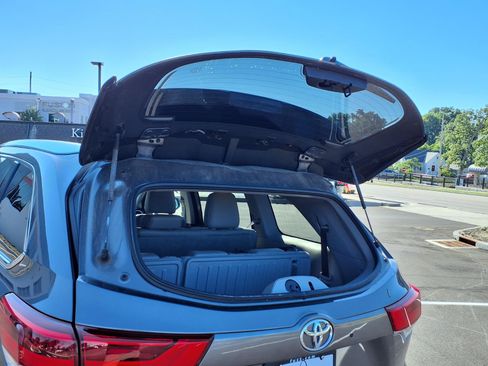 Certified 2018 Toyota Highlander XLE AWD/4WD image 28