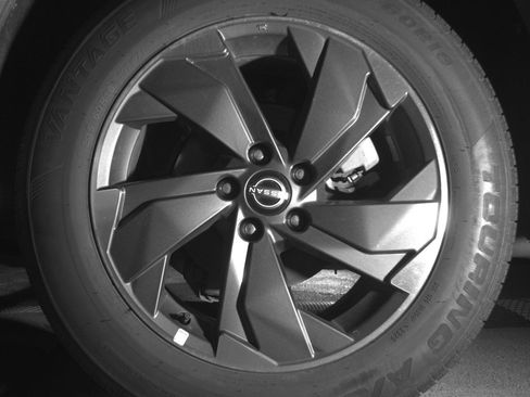 Used 2025 Nissan Rogue SV image 14