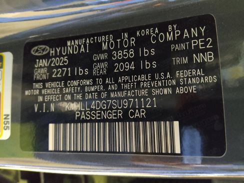 Used 2025 Hyundai Elantra SE FWD image 33