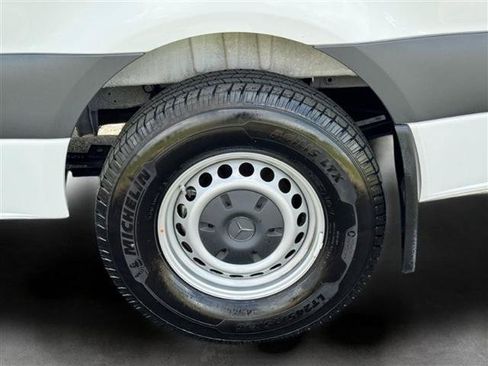 Used 2024 Mercedes-Benz Sprinter 2500 image 36
