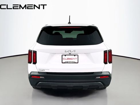 Used 2023 Kia Sorento LX FWD image 8