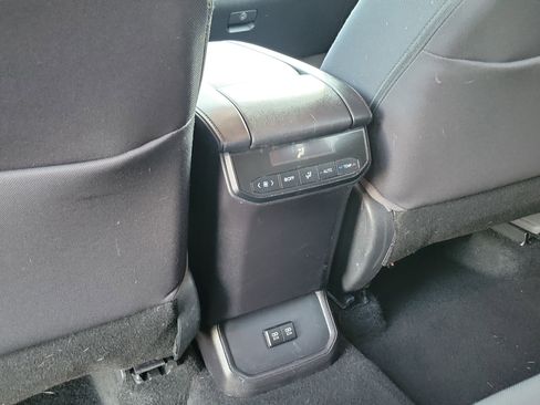 Certified 2021 Toyota Highlander LE image 12