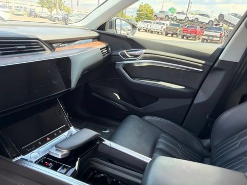 Used 2019 Audi e-tron Prestige w/ Prestige Package AWD/4WD image 22