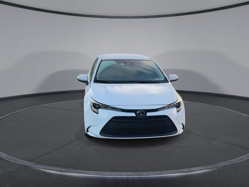 Used 2023 Toyota Corolla LE FWD image 3
