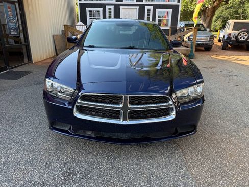 Used 2014 Dodge Charger SE RWD image 2