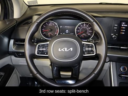 Used 2023 Kia Carnival LX FWD image 7