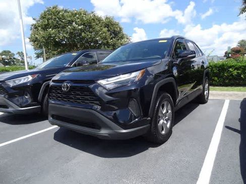 Used 2025 Toyota RAV4 XLE FWD image 2