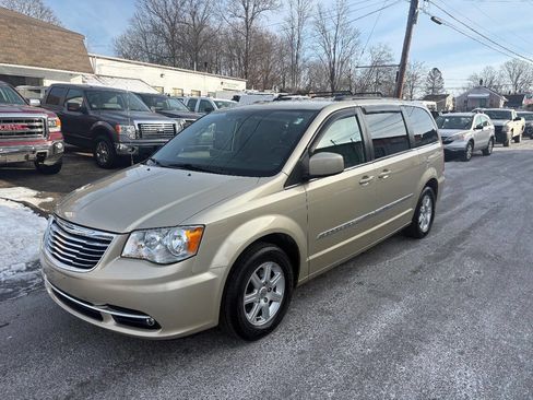 Used 2012 Chrysler Town & Country Touring image 1