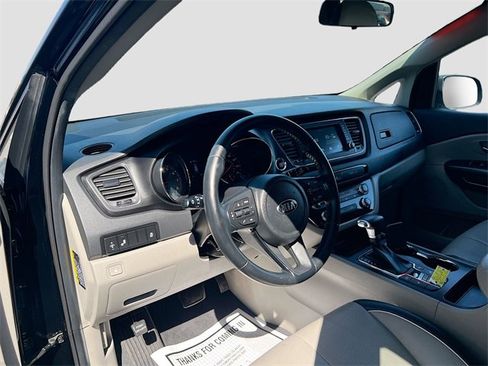 Used 2021 Kia Sedona EX image 9