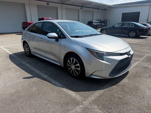 Used 2020 Toyota Corolla LE FWD image 1