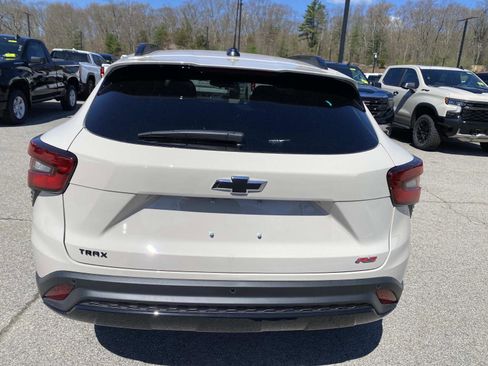 New 2026 Chevrolet Trax RS w/ Driver Confidence Package FWD image 4