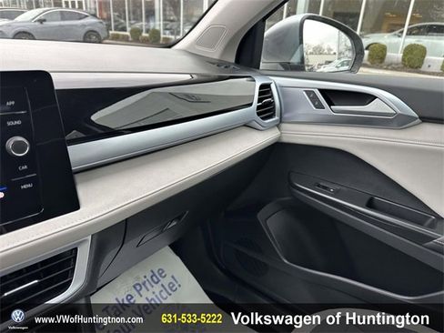 Certified 2025 Volkswagen Taos SE w/ Panoramic Sunroof Package image 31