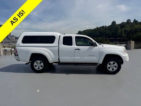 Used 2014 Toyota Tacoma PreRunner w/ SR5 Package RWD image 2