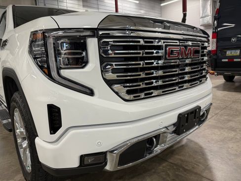 Used 2024 GMC Sierra 1500 Denali w/ Technology Package image 2