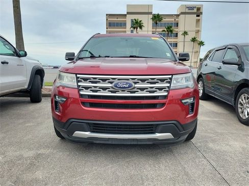 Used 2018 Ford Explorer XLT w/ Equipment Group 202A image 2