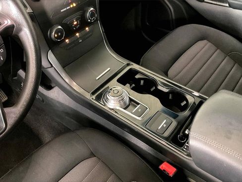 Used 2019 Ford Edge SE w/ SE Fleet Driver's Package image 16