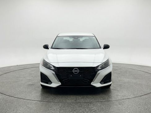 Used 2025 Nissan Altima 2.5 SV image 2