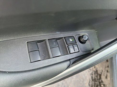 Used 2024 Toyota Corolla Cross LE image 19