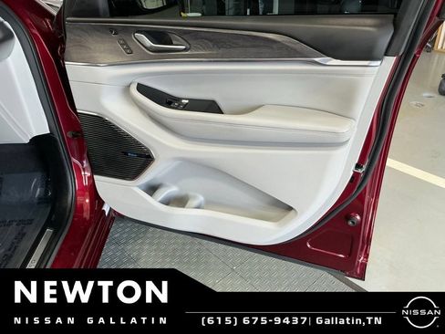 Used 2022 Jeep Grand Cherokee L Overland w/ Advanced Protech Group III AWD/4WD image 49