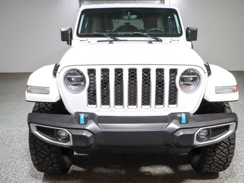Used 2022 Jeep Wrangler Unlimited Sahara AWD/4WD image 5