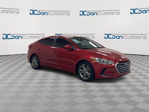 Used 2017 Hyundai Elantra SE image 2