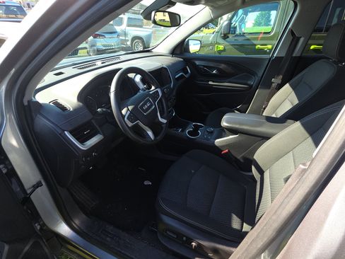 Used 2023 GMC Terrain SLE w/ Driver Convenience Package FWD image 8