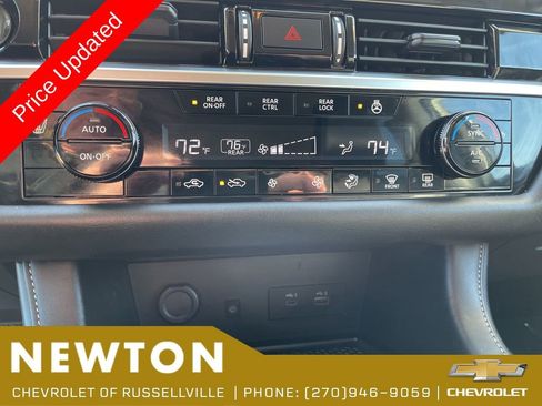 Used 2025 Nissan Pathfinder SL AWD/4WD image 19