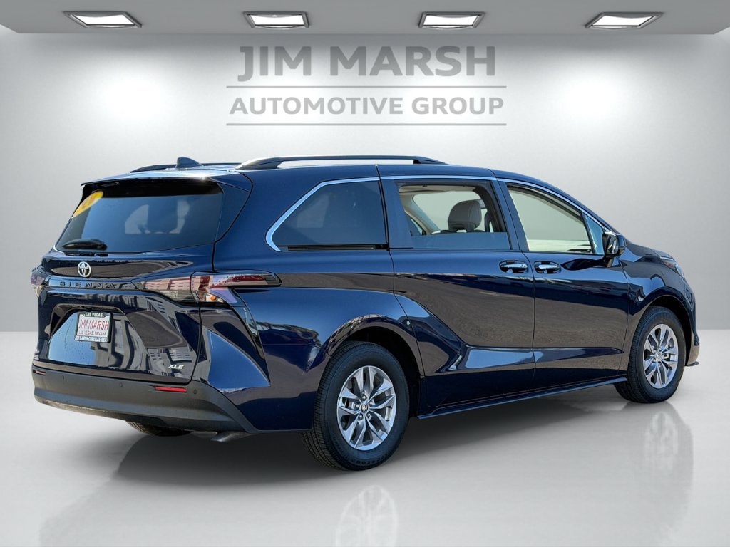 Used 2026 Toyota Sienna XLE FWD image 6