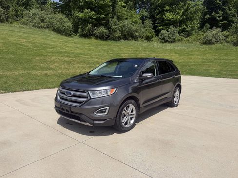 Used 2018 Ford Edge Titanium w/ Equipment Group 301A AWD/4WD image 2