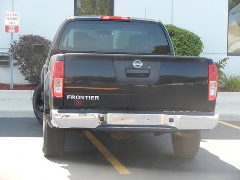 Used 2013 Nissan Frontier S RWD image 14