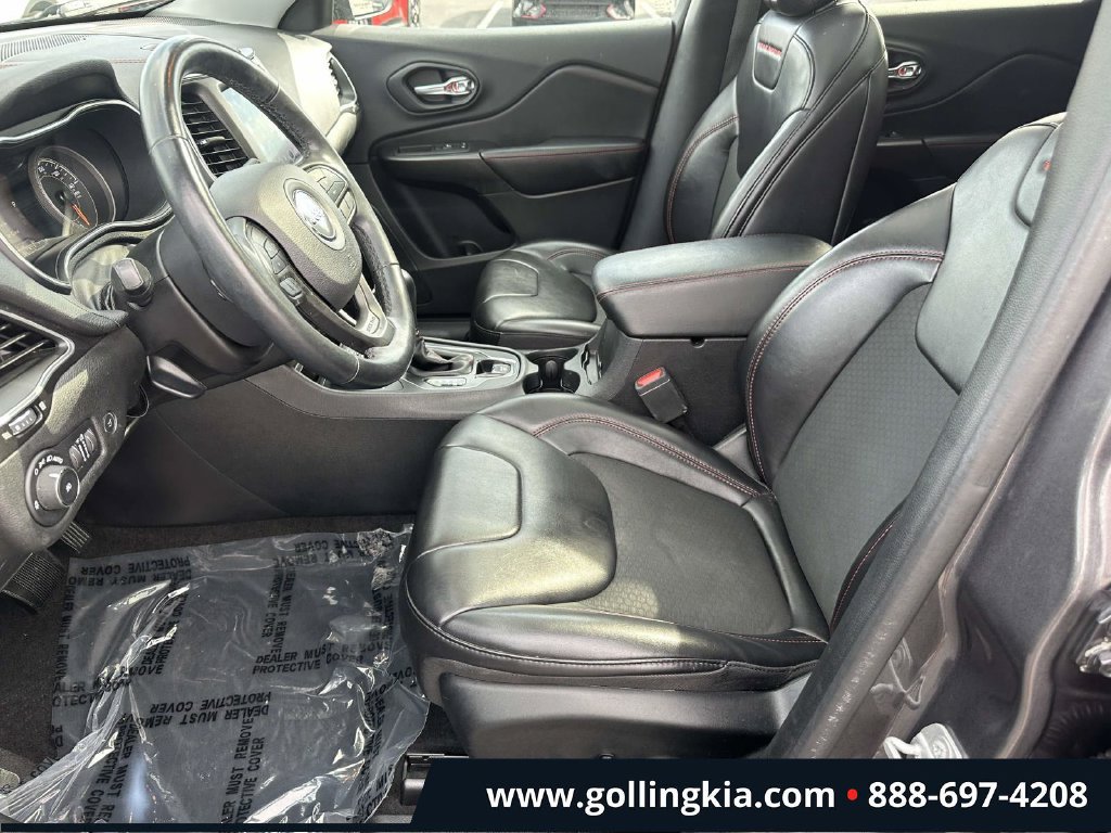 Used 2019 Jeep Cherokee Trailhawk w/ Comfort/Convenience Group AWD/4WD image 17