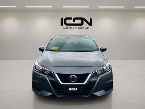 Used 2021 Nissan Versa SV image 2