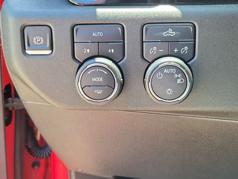 Certified 2024 Chevrolet Silverado 1500 LT AWD/4WD image 18