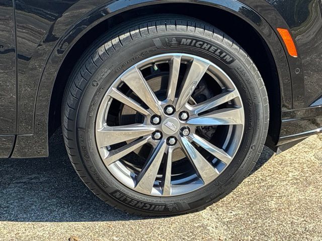 Used 2023 Cadillac XT6 Premium Luxury w/ Technology Package FWD image 17