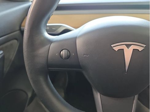 Used 2019 Tesla Model 3 Standard Range image 23