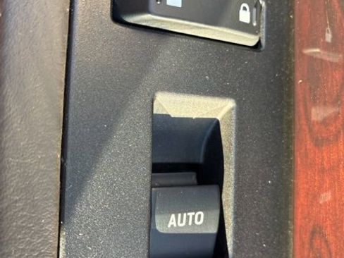 Used 2016 Lincoln Navigator Reserve image 32