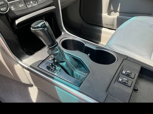 Used 2016 Toyota Camry XLE w/ Moonroof Package FWD image 27