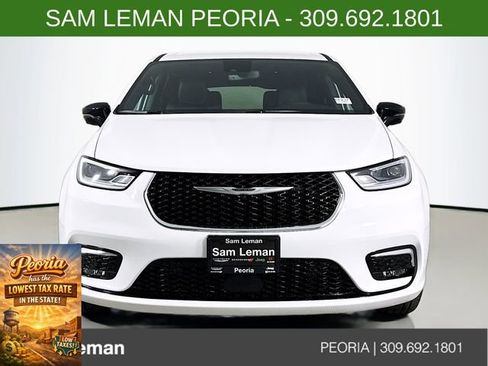 New 2026 Chrysler Pacifica Select image 2