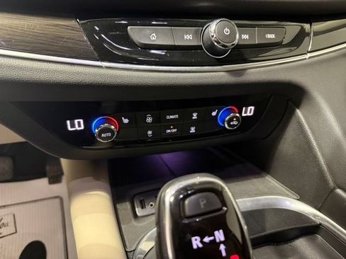 Used 2019 Buick Enclave Essence w/ LPO, Sport Appearance Package FWD image 22