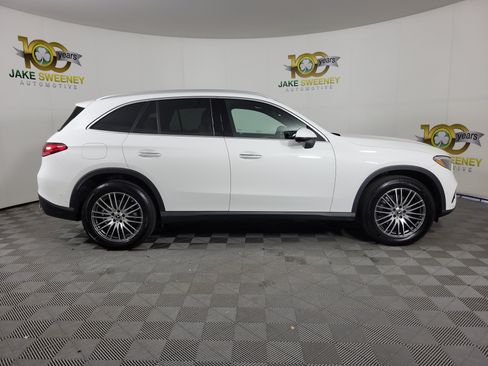 Used 2025 Mercedes-Benz GLC 300 4MATIC image 8