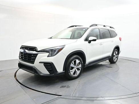 Used 2023 Subaru Ascent Premium w/ Convenience Package image 3