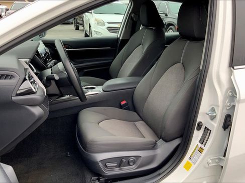 Used 2022 Toyota Camry LE image 7