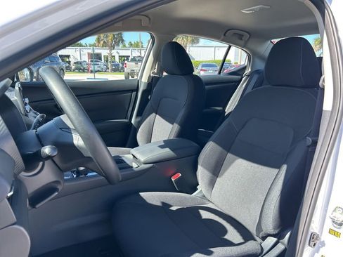 New 2025 Nissan Sentra S image 13